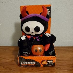 2009 Skelanimals pets trick or treat Chungkee. New in box